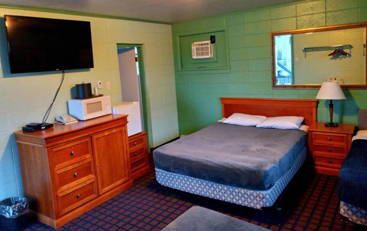 Chalet Inn Motel Dryden Exteriér fotografie
